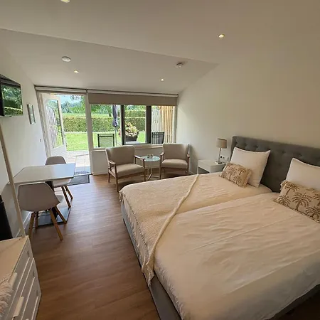 Roodbeekerhof Bed & Breakfast 3*