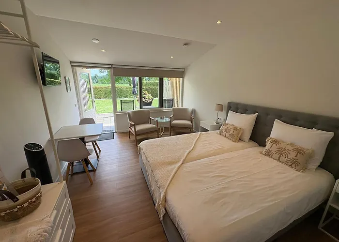 Roodbeekerhof Bed & Breakfast 3*